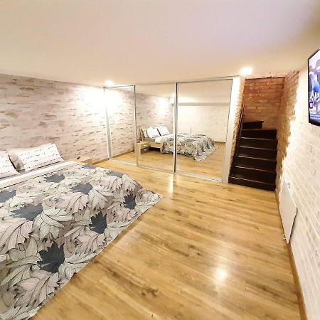 Charlotte -Двухуровневая Студия В Центре Kremenchuk Ngoại thất bức ảnh