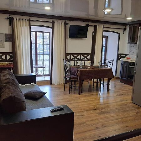 Charlotte -Двухуровневая Студия В Центре Kremenchuk Ngoại thất bức ảnh
